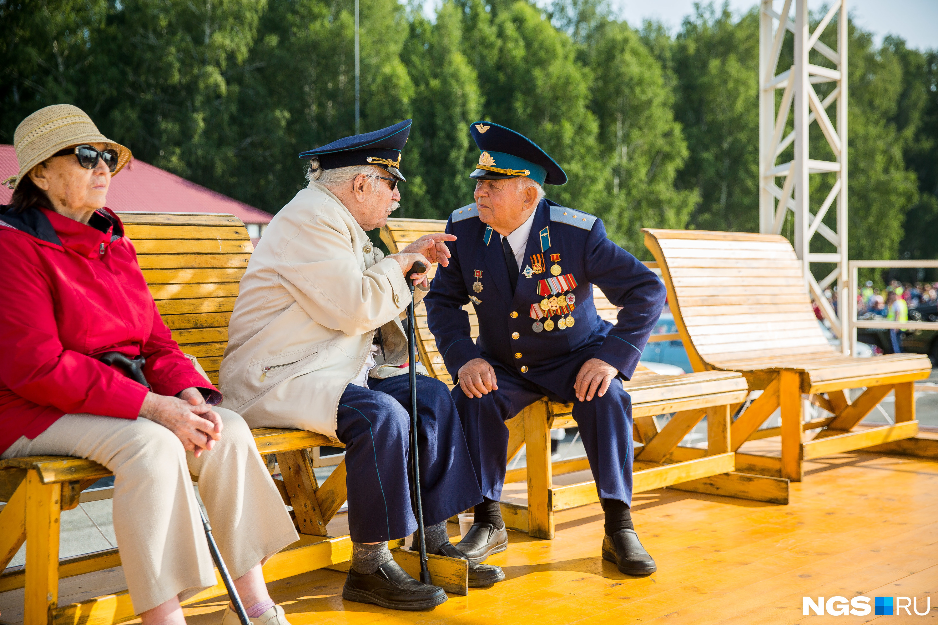 На авиационный праздник приехали ветераны со множеством наград