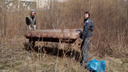 Телевизор, диван и пластинка: активисты собрали 50 мешков мусора у речки в центре Новосибирска