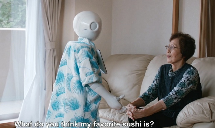 С искусственным интеллектом можно разговаривать и дружить. В Токио бабушке Сакурай дарят милого робота Пеппера