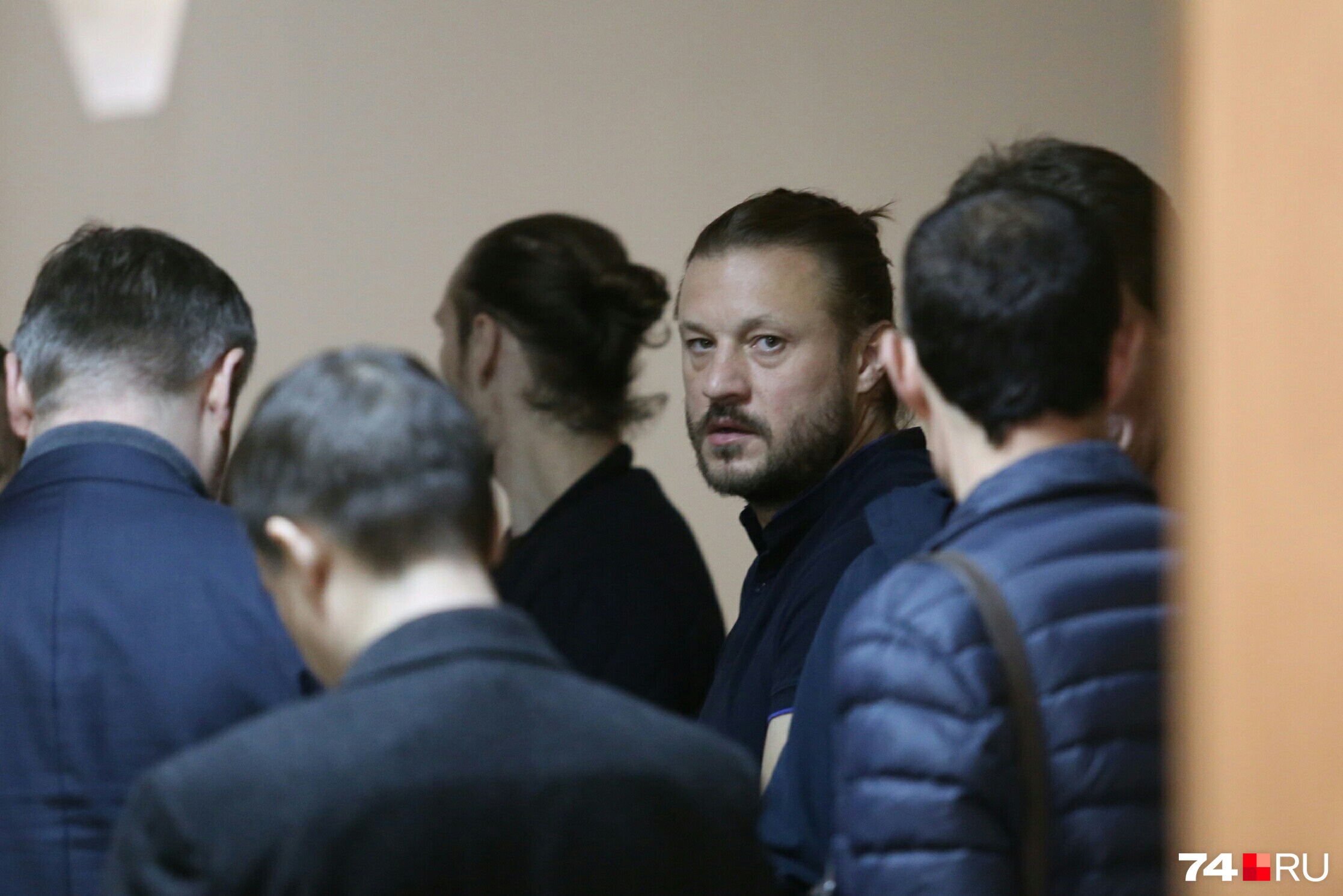 Николай Сандаков держится бодро, но видно, что напряжён Николай Сандаков держится бодро, но видно, что напряжён
