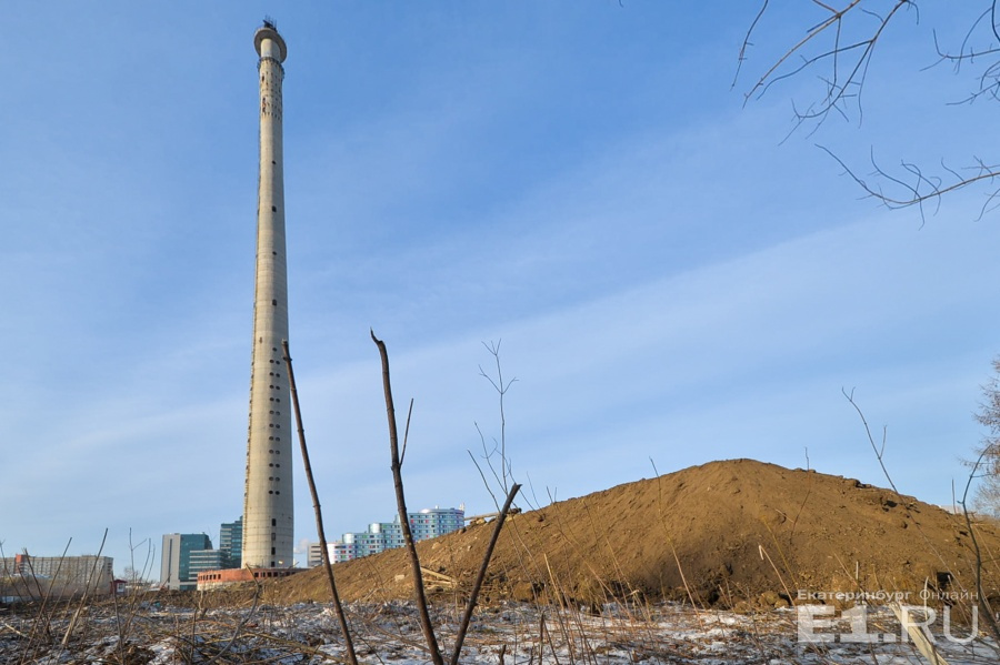 На стройке за 2 дня забили в землю 25 свай