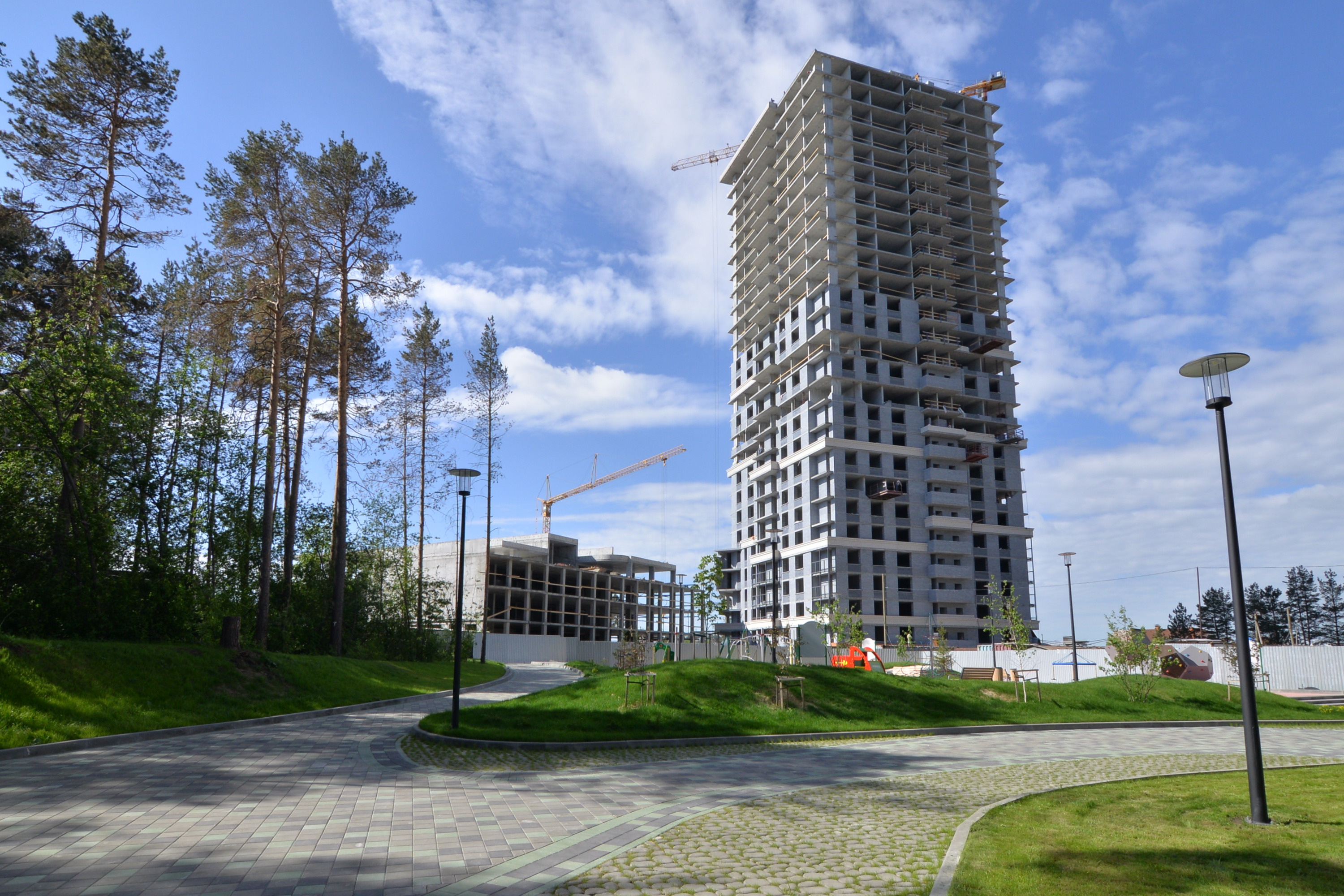 Жк лес екатеринбург. Высотка в Екатеринбурге на Краснолесье. Атомстройкомплекс проект Чкалова на Краснолесье. ЖК Аникеевка эскроу. Застройщик брусника, Атомстройкомплекс набережная фото.