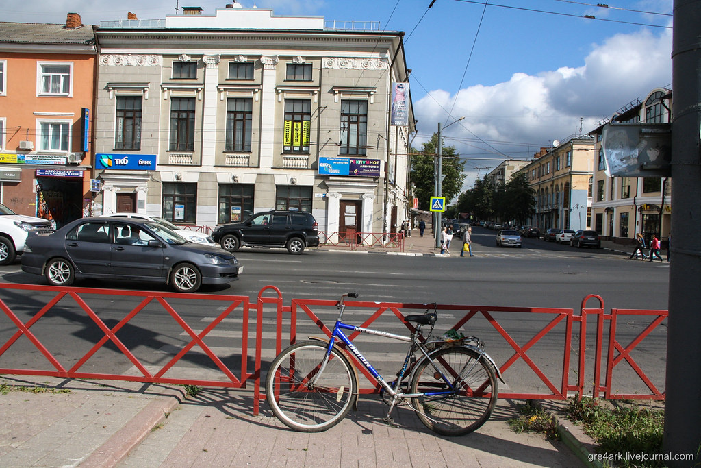 О ярославских придорожных заборах, тротуарной плитке и пешеходных переходах, пожалуй, любой урбанист может сказать многое