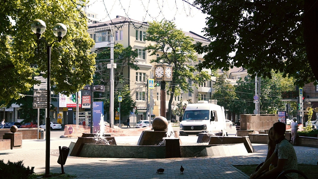 Путь Лисицкого из дома на работу лежит через Покровский сквер