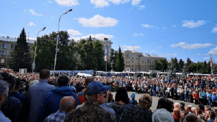 Сергей Кириенко и Алексей Лихачёв приехали на церемонию прощания с погибшими атомщиками в Саров