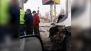 Пострадала пассажирка: в Челябинске водитель маршрутки протаранил иномарку на светофоре