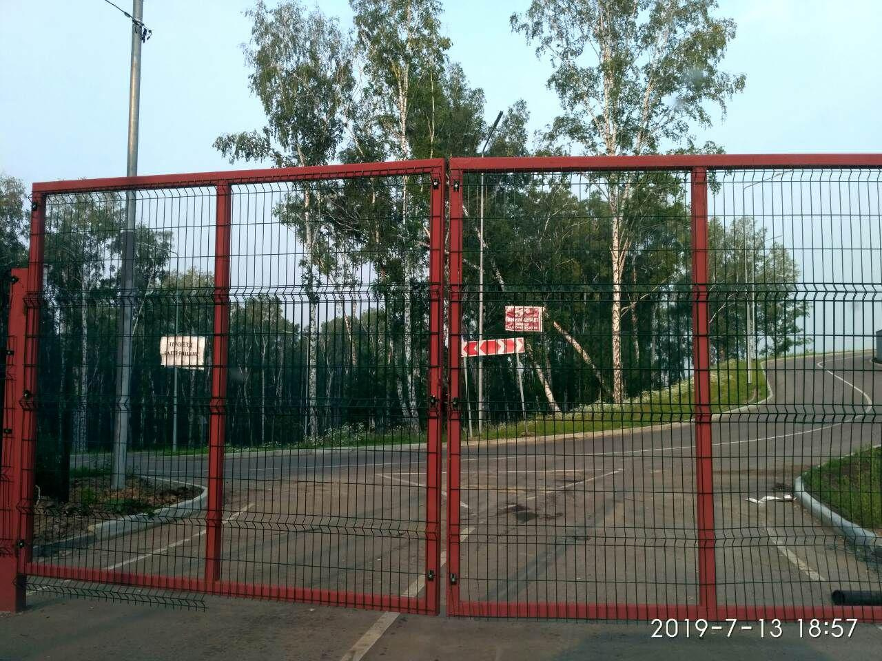 Теперь дорога закрыта воротами Теперь дорога закрыта воротами