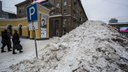 Парковку для инвалидов возле «Победы» засыпали горами снега