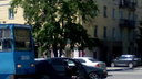 Водитель заблокировал трамвайные пути на Богдана Хмельницкого