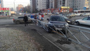 «Хонда» пробила забор после аварии на перекрёстке в Ленинском районе