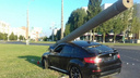 Машину раздавило столбом: в Тольятти водитель BMW X6 врезался в бетонную опору