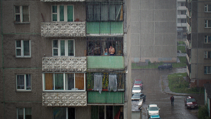 Жительницу Челябинской области оштрафовали за курение на балконе