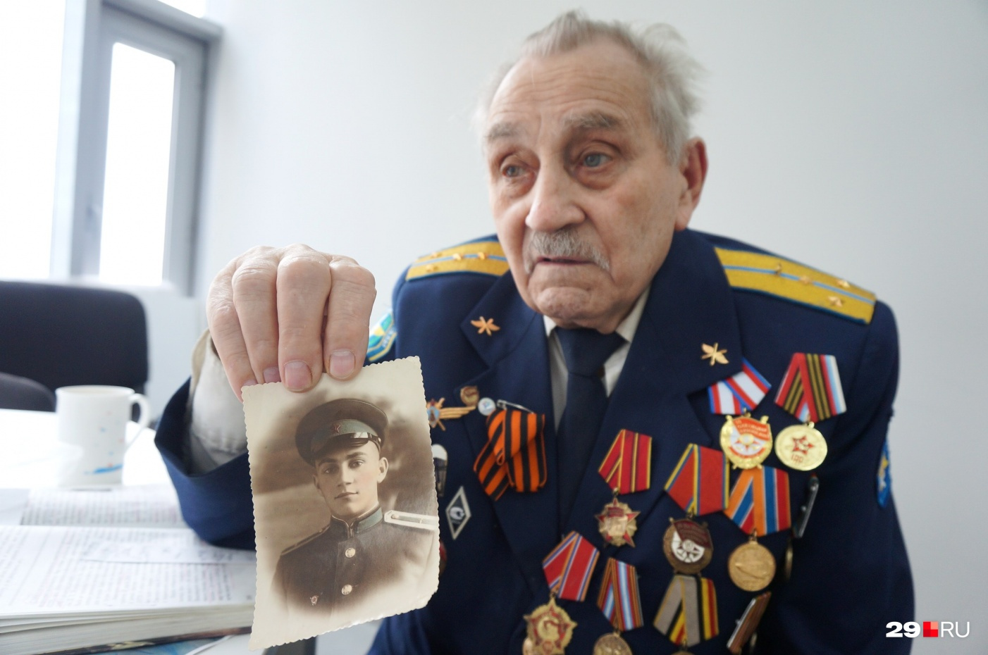 О Владимире Симиндее мы уже писали — он учился вместе с первым космонавтом Юрием Гагариным О Владимире Симиндее мы уже писали — он учился вместе с первым космонавтом Юрием Гагариным