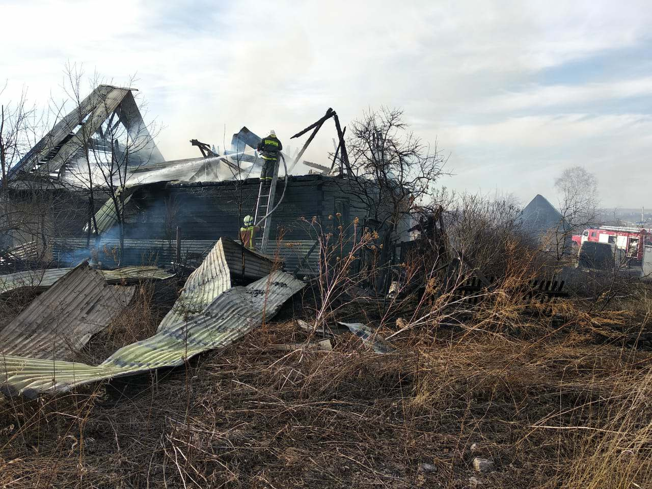 Пожар тушили несколько часов Пожар тушили несколько часов