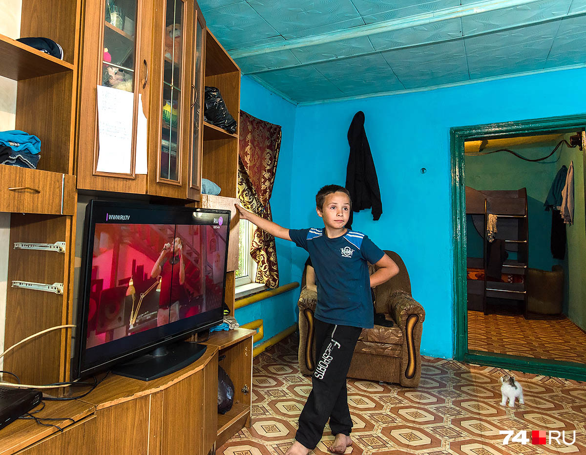 В доме, где до февраля жил Игорь Мотыгин с приёмными детьми, три комнаты и кухня