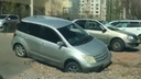 В яму на «Взлетке», где застрял Range Rover, провалились еще две машины