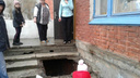 Мэрия ищет деньги на ремонт рассыпавшегося под людьми крыльца в садике на «Московке-2»