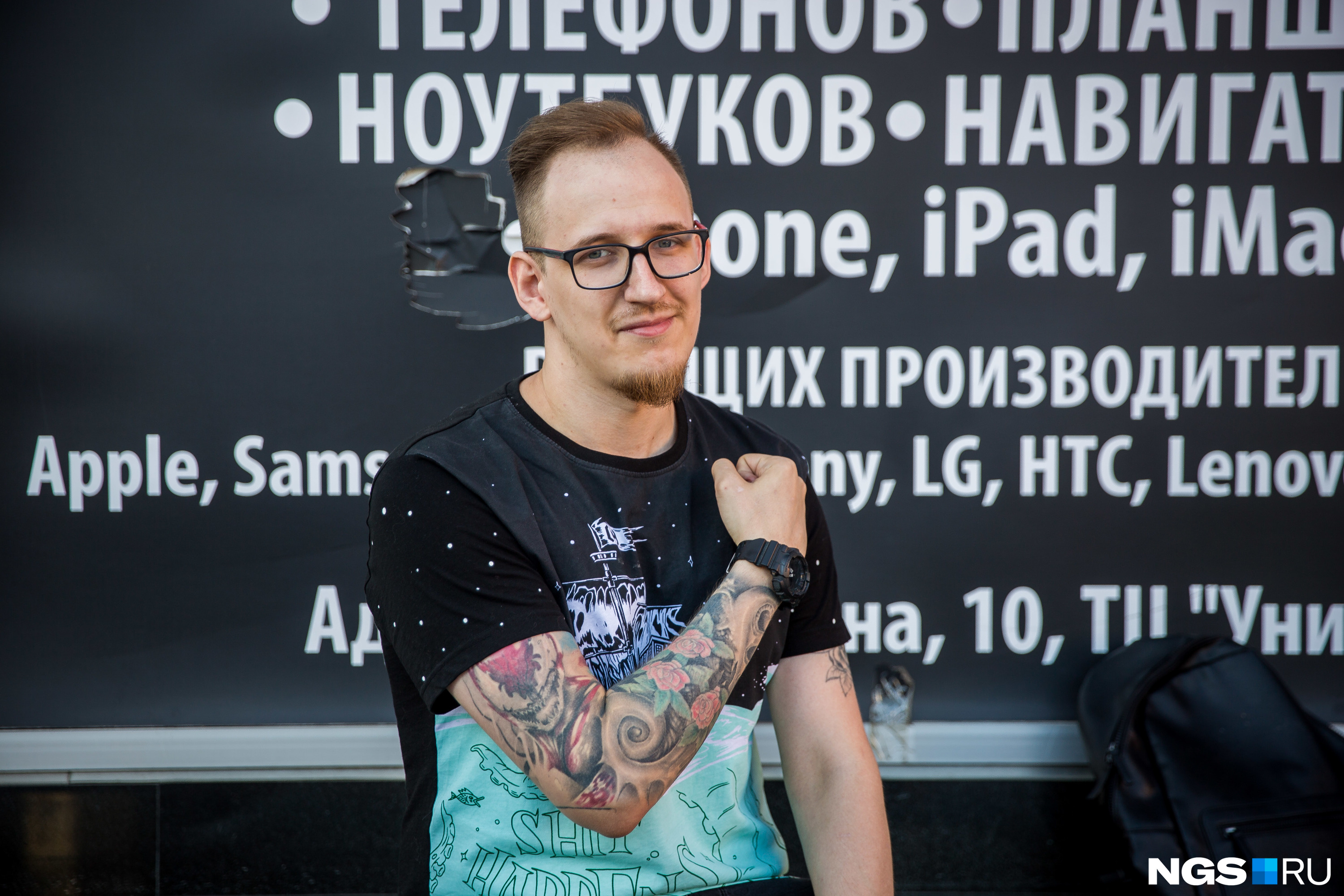 Сергею пришлось перекрывать первую татуировку, которая была сделана плохо Сергею пришлось перекрывать первую татуировку, которая была сделана плохо