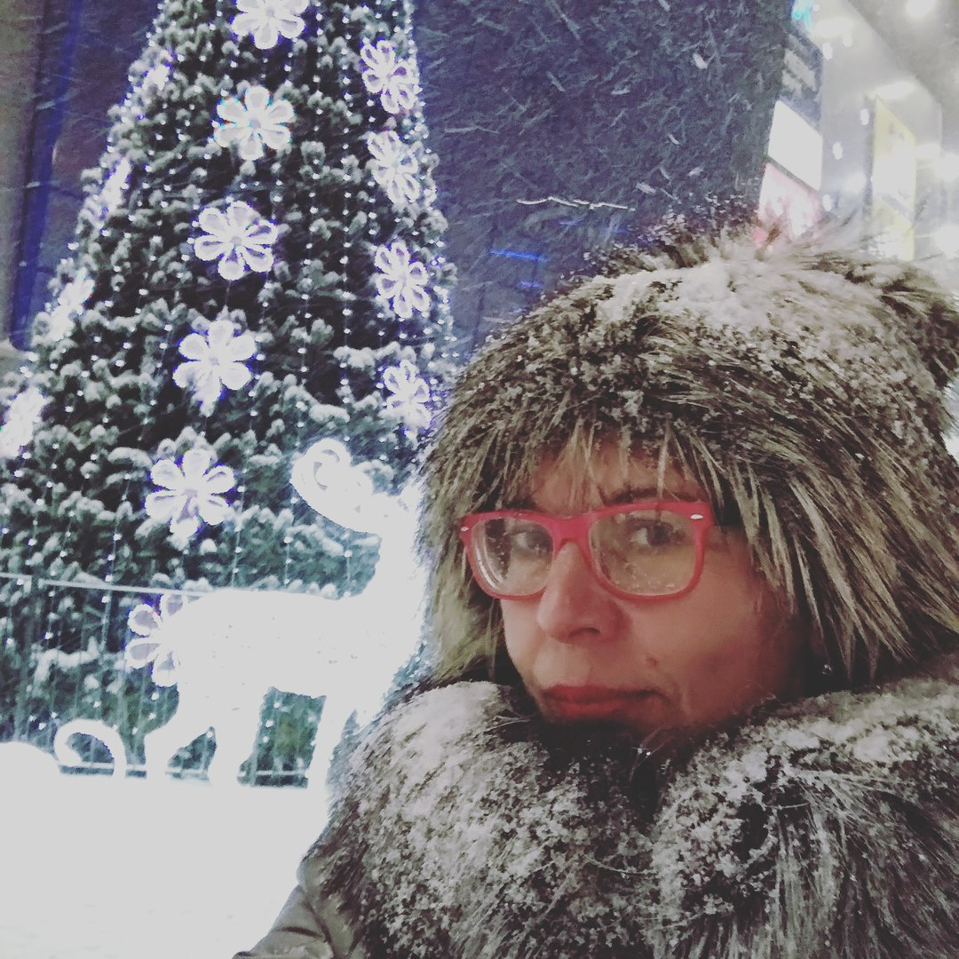 Алина Синикова на фоне «Ройял Парка», о котором она написала второй отзыв Алина Синикова на фоне «Ройял Парка», о котором она написала второй отзыв