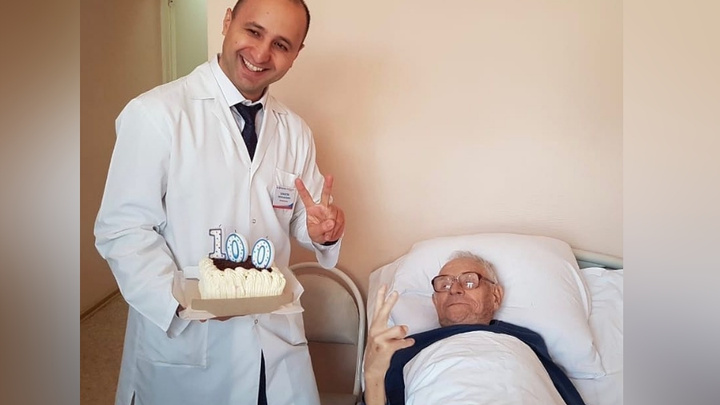 «Рассказал врачам, как жить долго». Красноярец оказался в больнице на своё 100-летие