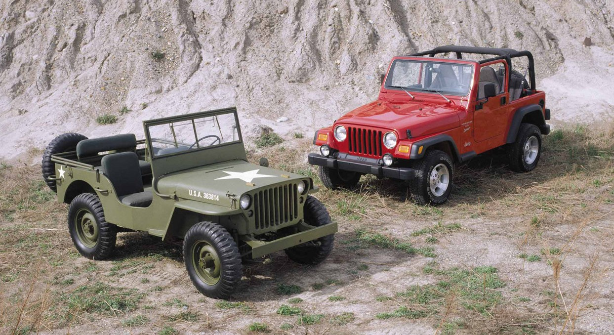 Willys MB — архетипичный внедорожник и первый массовый автомобиль с полным приводом (тираж более 650 тысяч). Он же считается родоначальником марки Jeep (её модель Wrangler — на заднем плане)