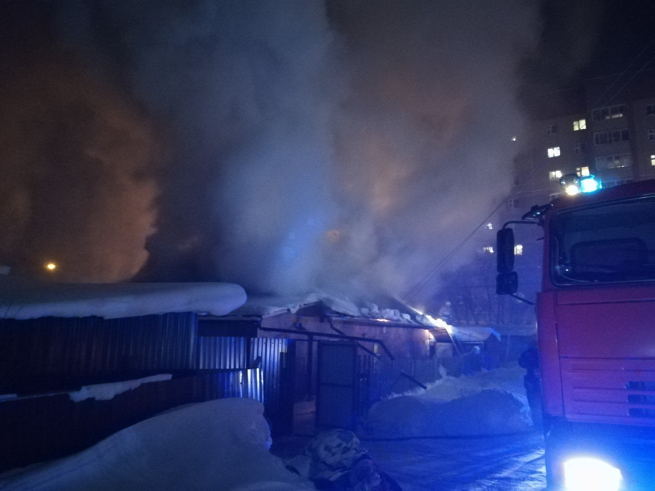 Пожарные, по словам очевидцев, приехали быстро Пожарные, по словам очевидцев, приехали быстро