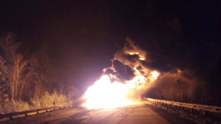 «Выгорела дотла, один каркас остался»: на трассе М-5 в Челябинской области вспыхнула фура