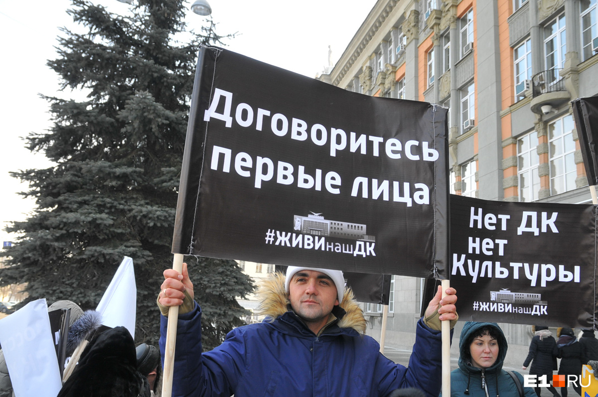 Тогда плакат сменили на более политкорректный Тогда плакат сменили на более политкорректный