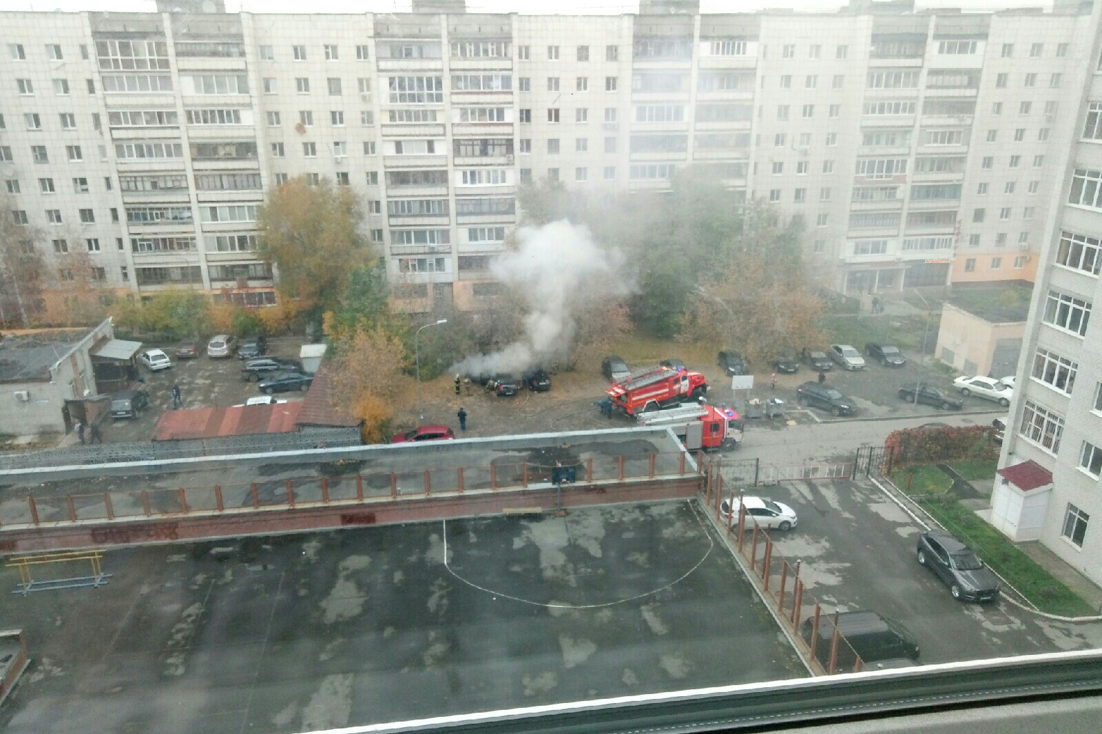 Чп тюмень. Взрыв в Тюмени. Взрыв в Тюмени сейчас. Сгорели машины Малыгина Тюмень. Пожар на Малыгина.