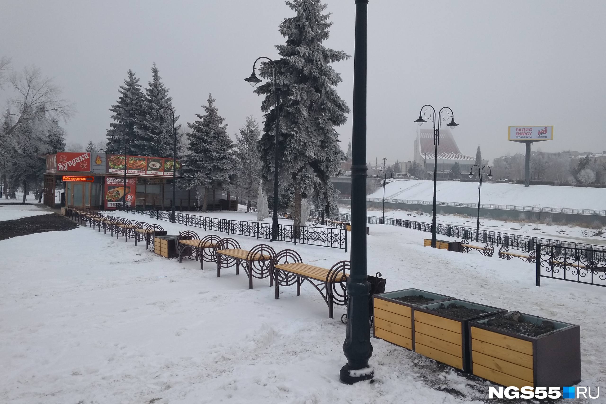 Нгс 55 омск. Кафе Врубель Омск. Кафе «sувлаки» на улице Ленина.