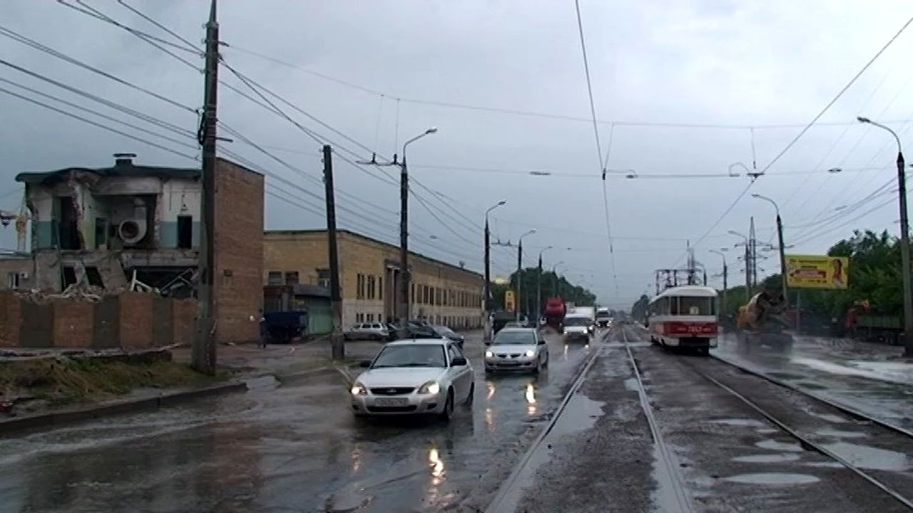 Ведь раньше во время дождя Заводское шоссе практически уходило под воду Ведь раньше во время дождя Заводское шоссе практически уходило под воду