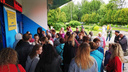В Ярославле родители с четырёх утра выстроились в гигантскую очередь, чтобы записать детей в секции