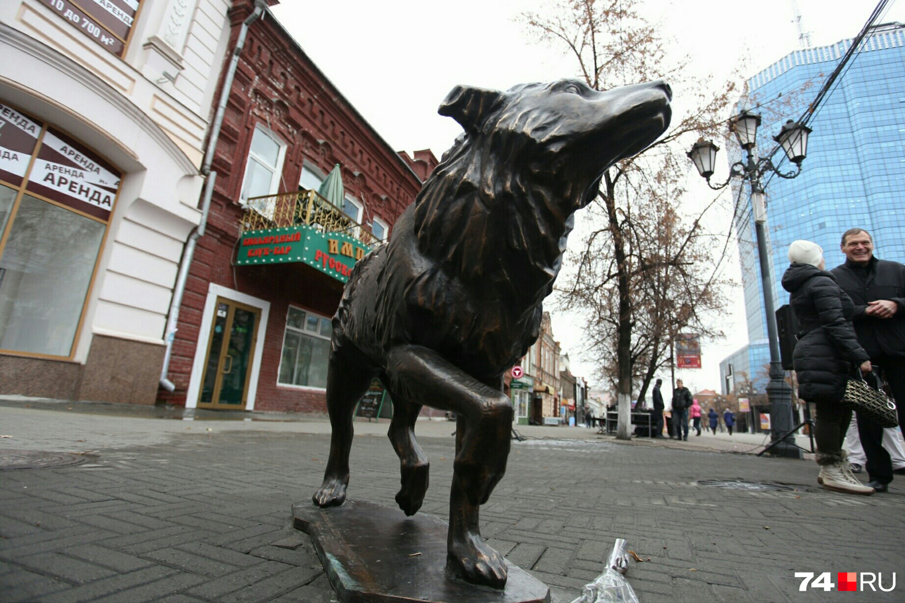 Новая скульптура расположилась напротив здания Главпочтамта на Кировке
