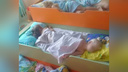 Садик со спящими на полу детьми признали опасным и закрыли