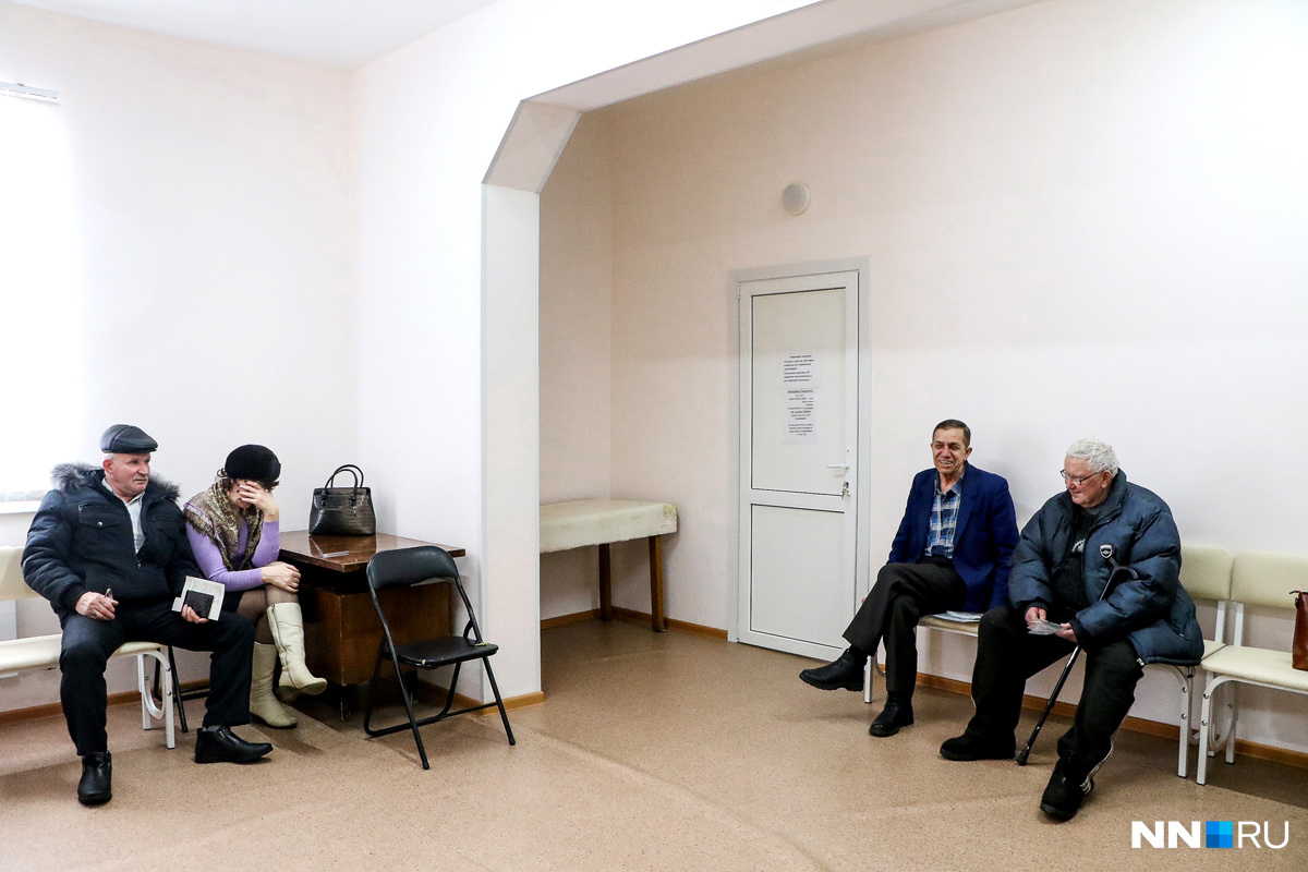 Очередь в фельдшерском пункте Очередь в фельдшерском пункте