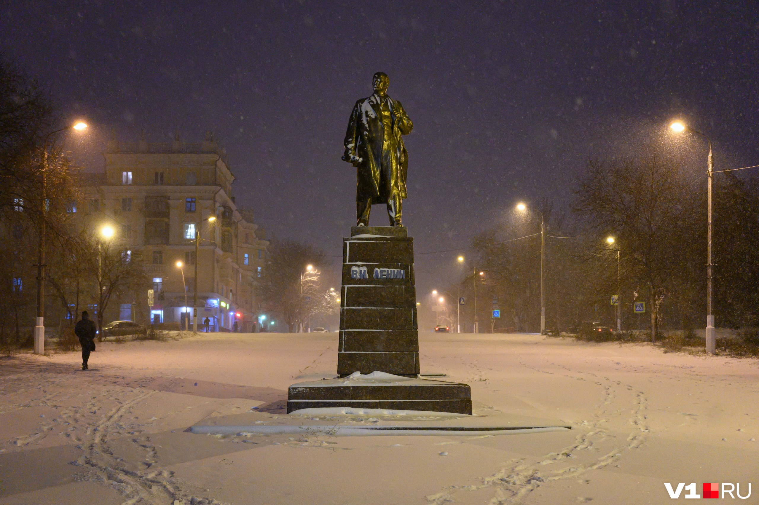 Памятник Ленину на улице Титова