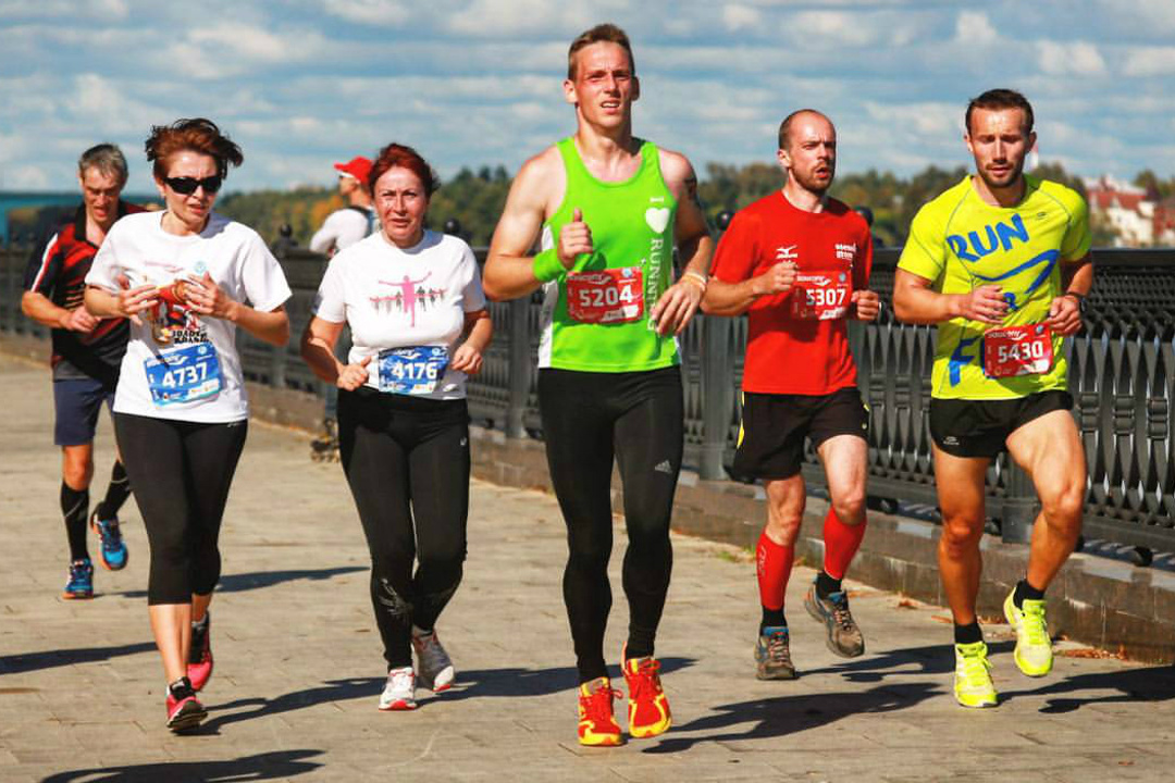 Спорт комментарии. Лыжин Ярославль бег. Спортивное комментирование. Клуб бега в Ярославле. Ярославский полумарафон фото городка.