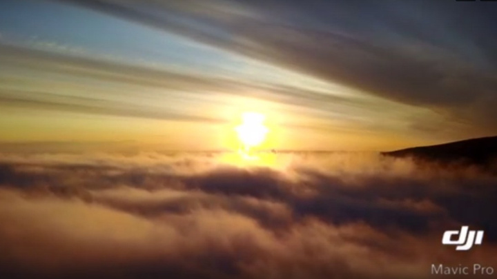 Потрясающий красотой воскресный рассвет над туманом красноярец снял с квадрокоптера