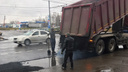 Не сахарный, не растает: дорожники в дождь укладывали асфальт на самом большом проспекте в Ярославле