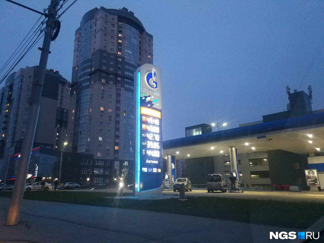 Автоматизированная заправка «Газпромнефти» на Фрунзе, 222 — на ней вечером 28 мая бензин АИ-92 стоил 39,85 рубля за литр 