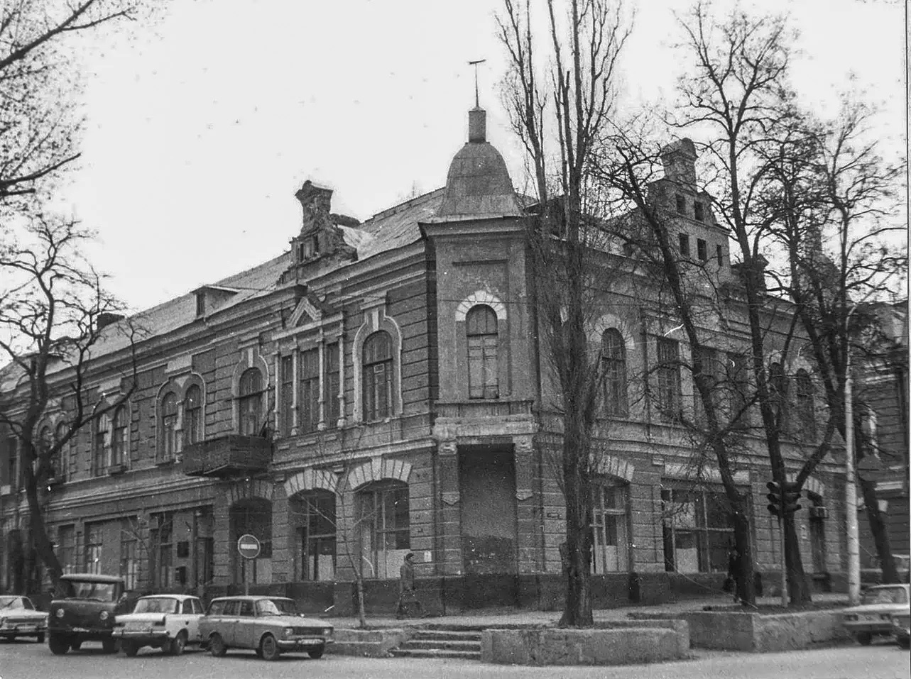Пассаж Кушнарева в 1990-х Пассаж Кушнарева в 1990-х