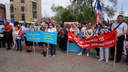 Сотни разгневанных предпринимателей вышли на митинг против сноса ларьков в Красноярске