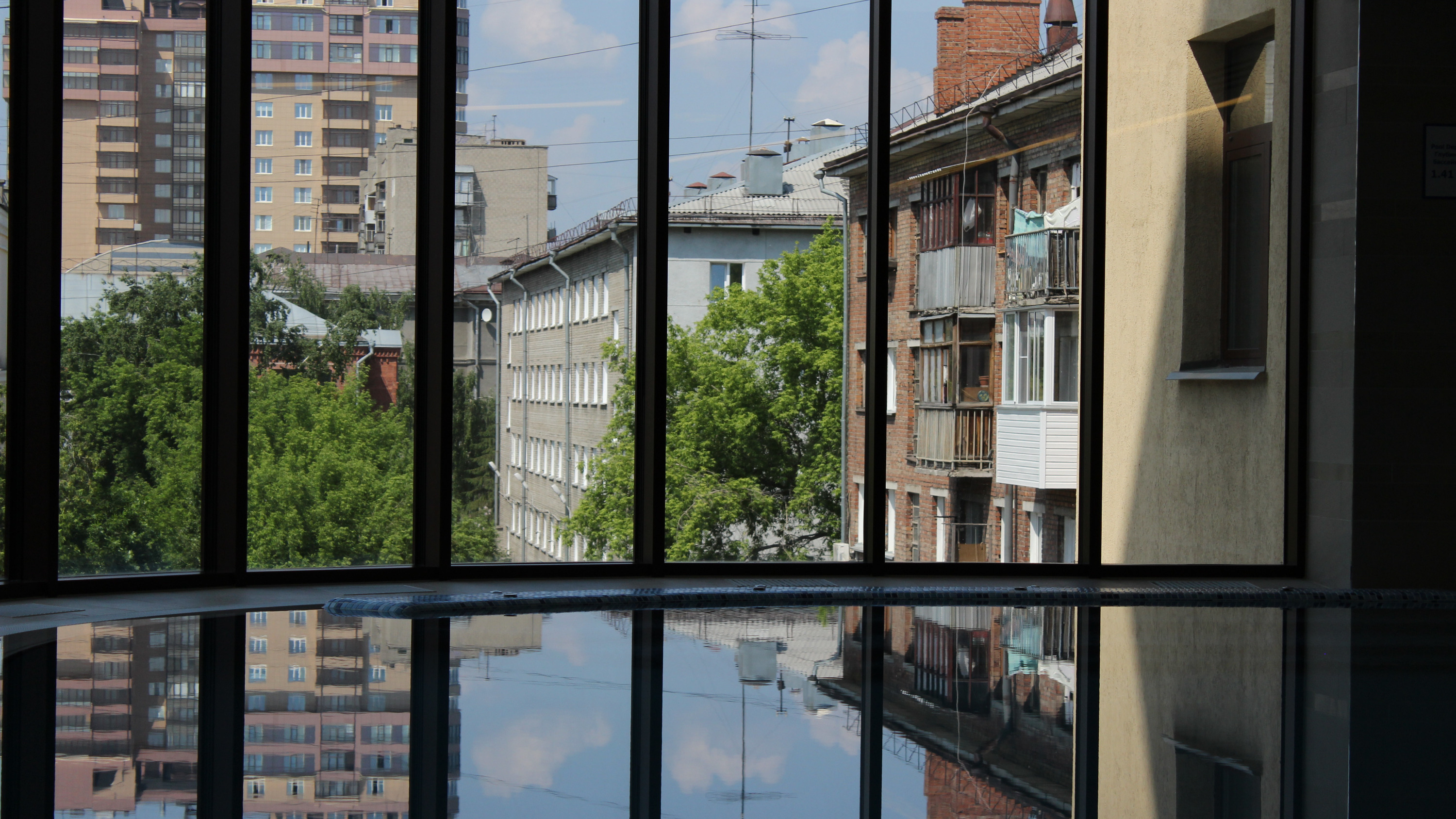 Пластиковые окна атмосфера. Амстердам Новосиб с окна дома.