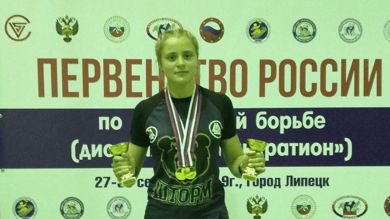 «Это первые серьёзные соревнования»: 16-летняя сибирячка стала чемпионкой России по панкратиону