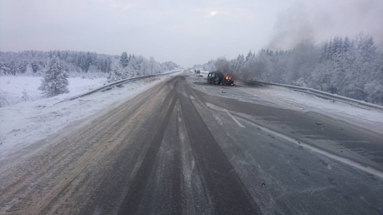 Автобус пермь кудымкар. Трасса Пермь Кудымкар. ДТП Березовский район Пермский край. Происшествие Юрлинского района. Авария трасса Нытва с автобусом.