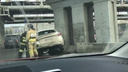Mazda повисла на ограждении: четыре машины столкнулись под мостами в Ленинском районе