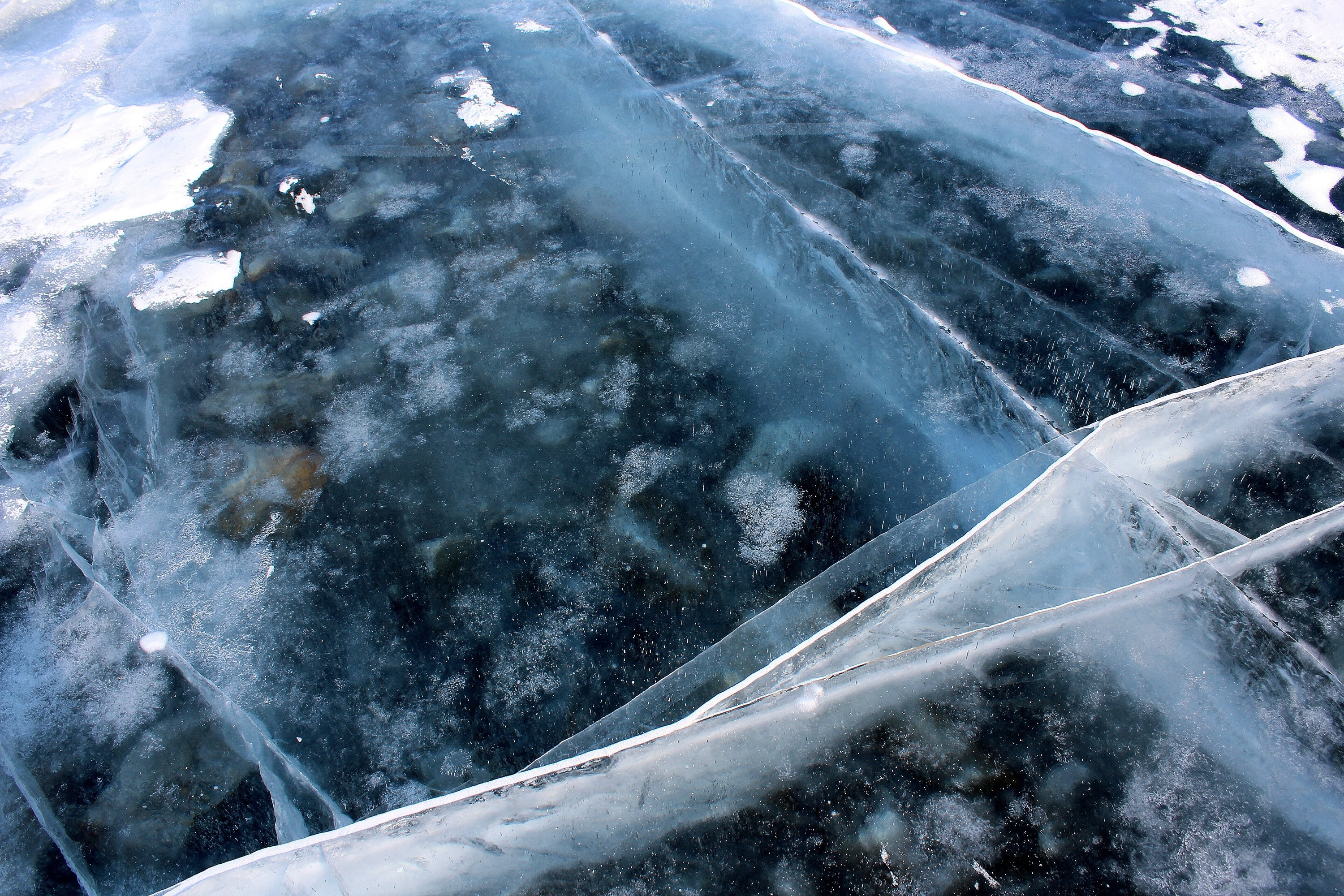 Трещины на льду как отдельный вид искусства