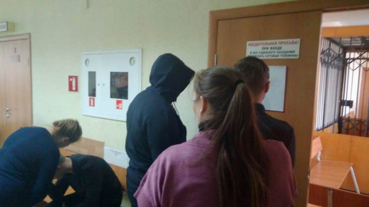 Областной суд снизил наказание одному из подростков, убивших инвалида в Березовском
