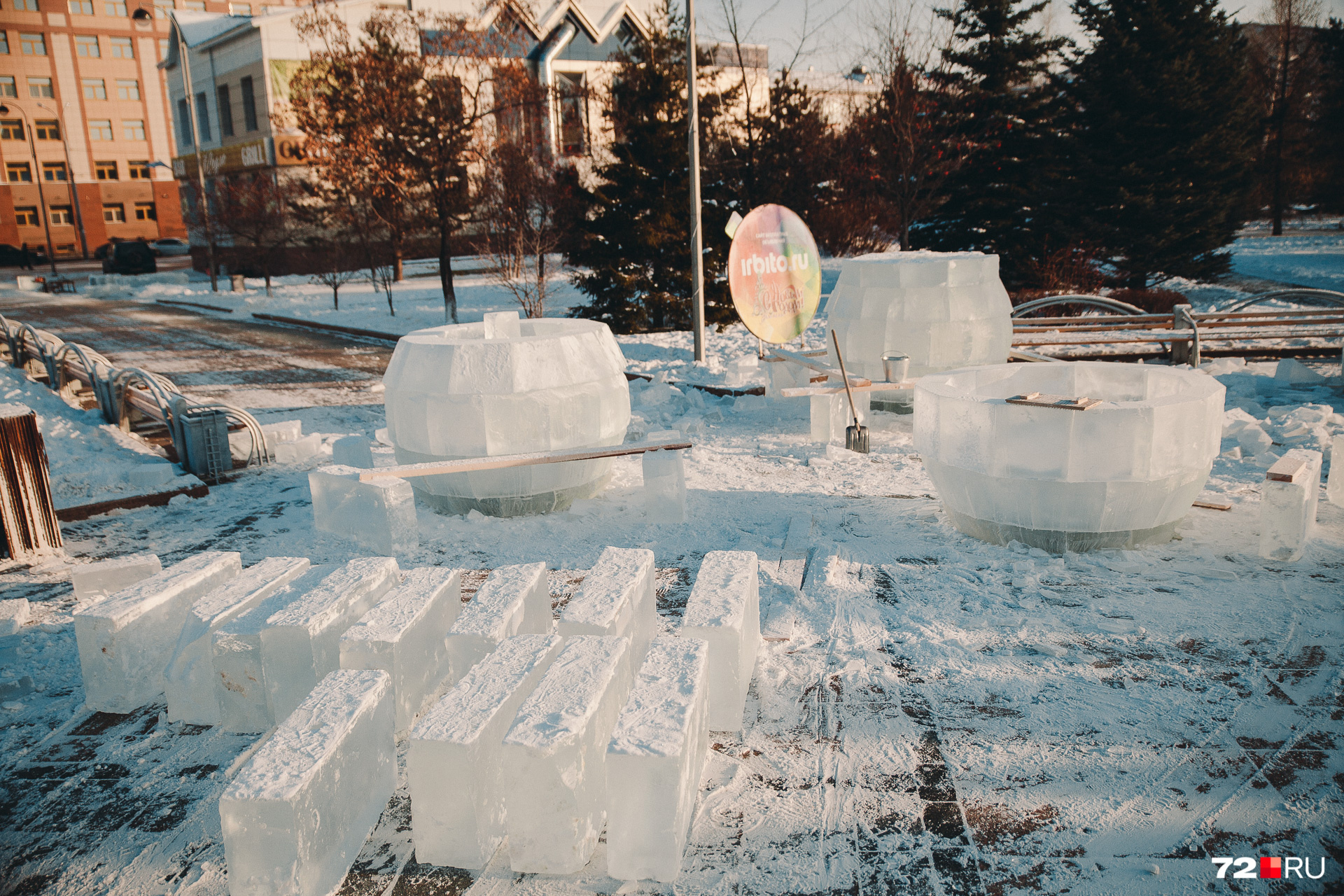 Ледовый городок — 2019 в Тюмени: смотрим, что создают архитекторы на  главной площади города - 25 декабря 2018 - 72.ru