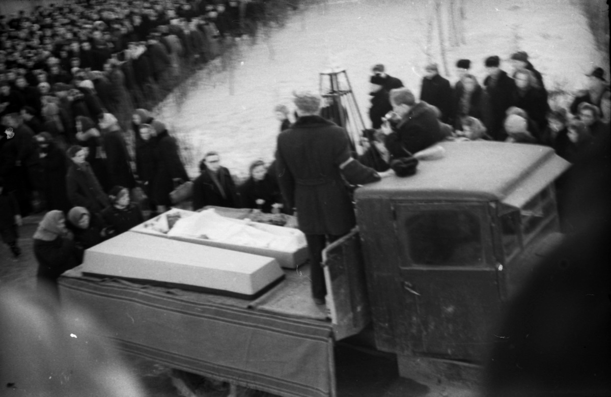 На похороны группы Дятлова пришло огромное количество людей